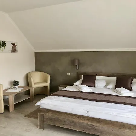 Judit Vendeghaz Bed & Breakfast 3*