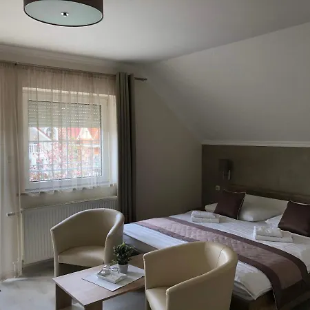Judit Vendeghaz فندق مبيت وإفطار 3*