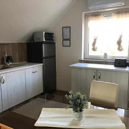 Judit Vendeghaz Bed & Breakfast 3*