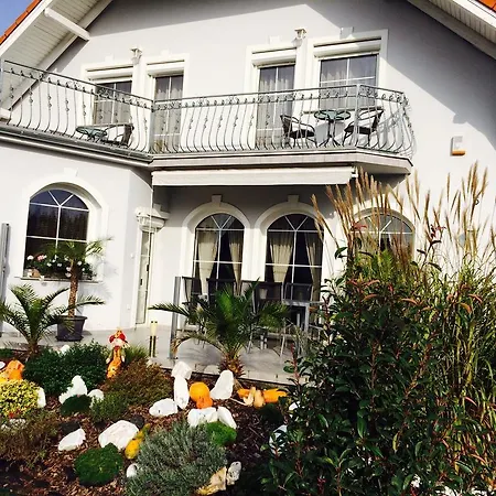 Bed & Breakfast Judit Vendeghaz 4*