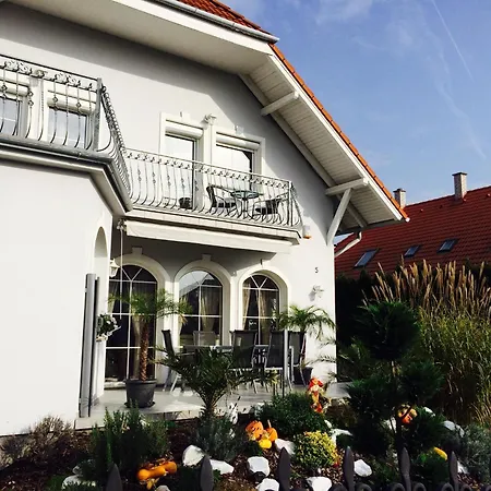Bed & Breakfast Judit Vendeghaz 4*