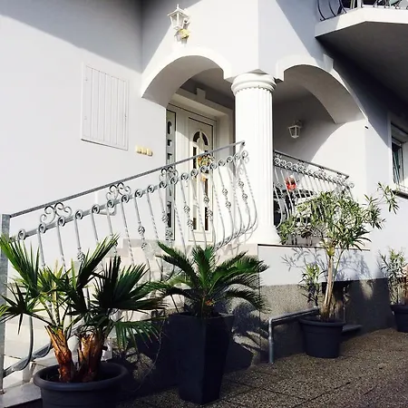 Judit Vendeghaz Bed & Breakfast