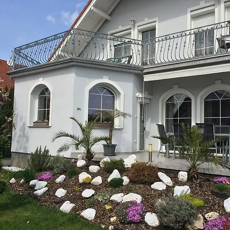 Judit Vendeghaz Bed & Breakfast 3*