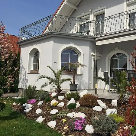 Bed & Breakfast Judit Vendeghaz 3*