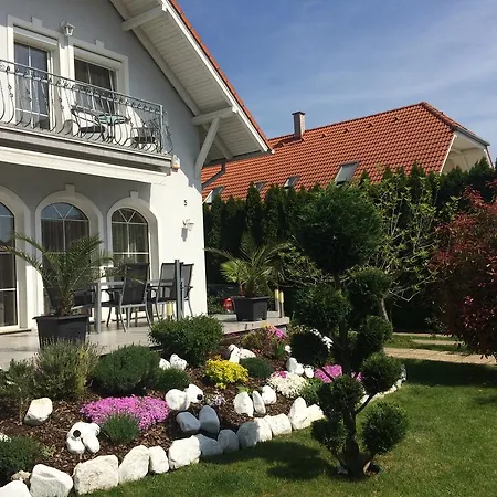 Bed & Breakfast Judit Vendeghaz 3*
