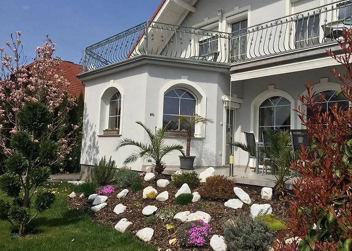 B&B Judit Vendeghaz 4*